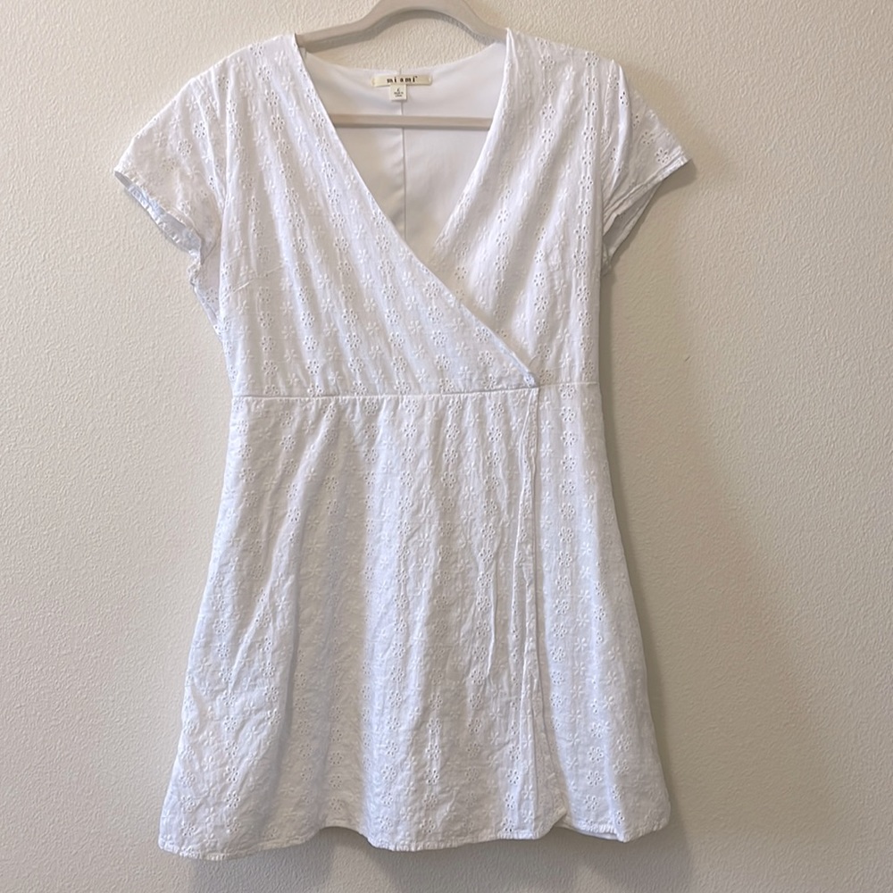 L, White floral pattern dress